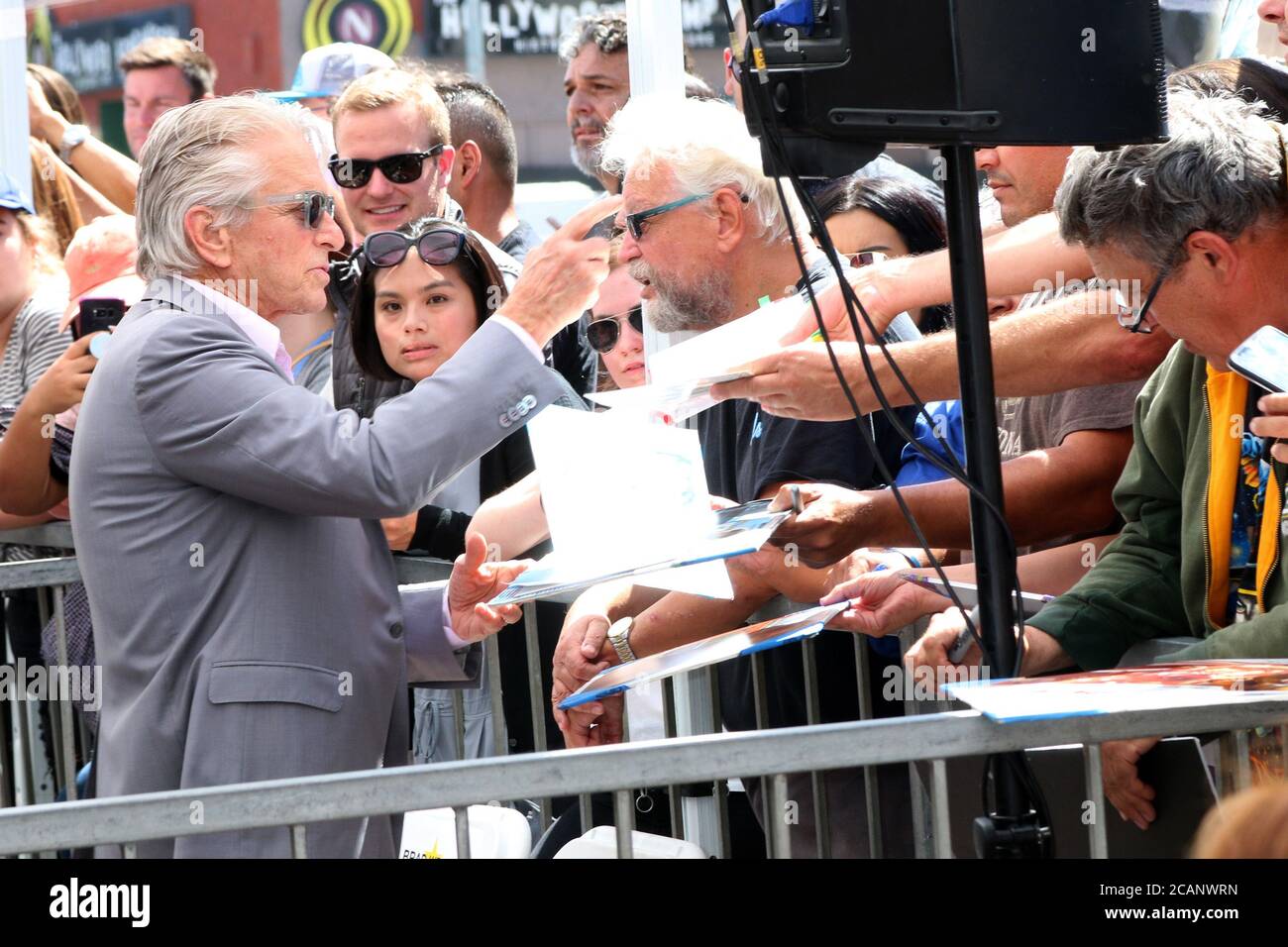 LOS ANGELES - SEP 13 : Michael Douglas à la cérémonie des étoiles Eric McCormack sur le Hollywood Walk of Fame le 13 septembre 2018 à Los Angeles, CA Banque D'Images