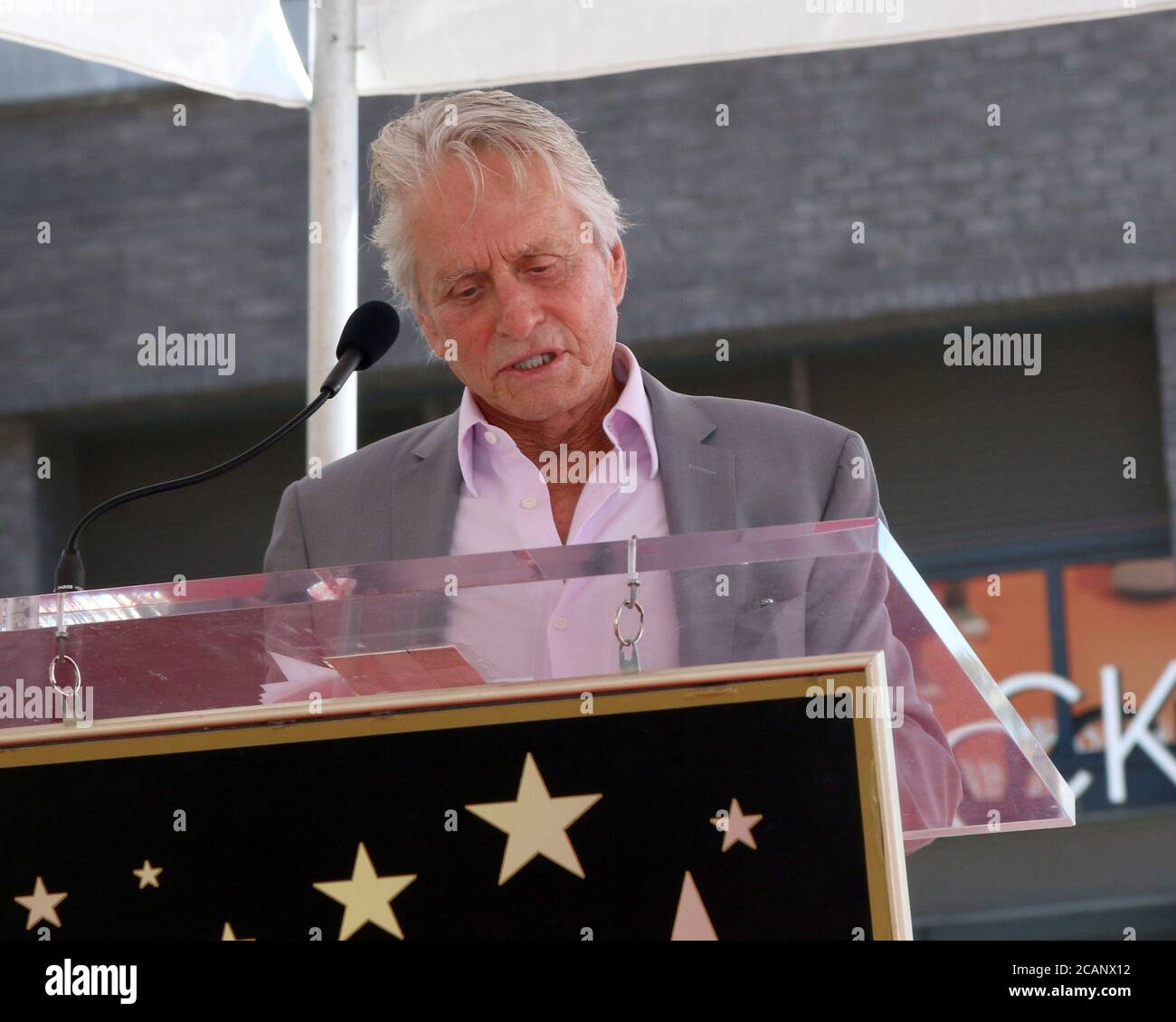 LOS ANGELES - SEP 13 : Michael Douglas à la cérémonie des étoiles Eric McCormack sur le Hollywood Walk of Fame le 13 septembre 2018 à Los Angeles, CA Banque D'Images