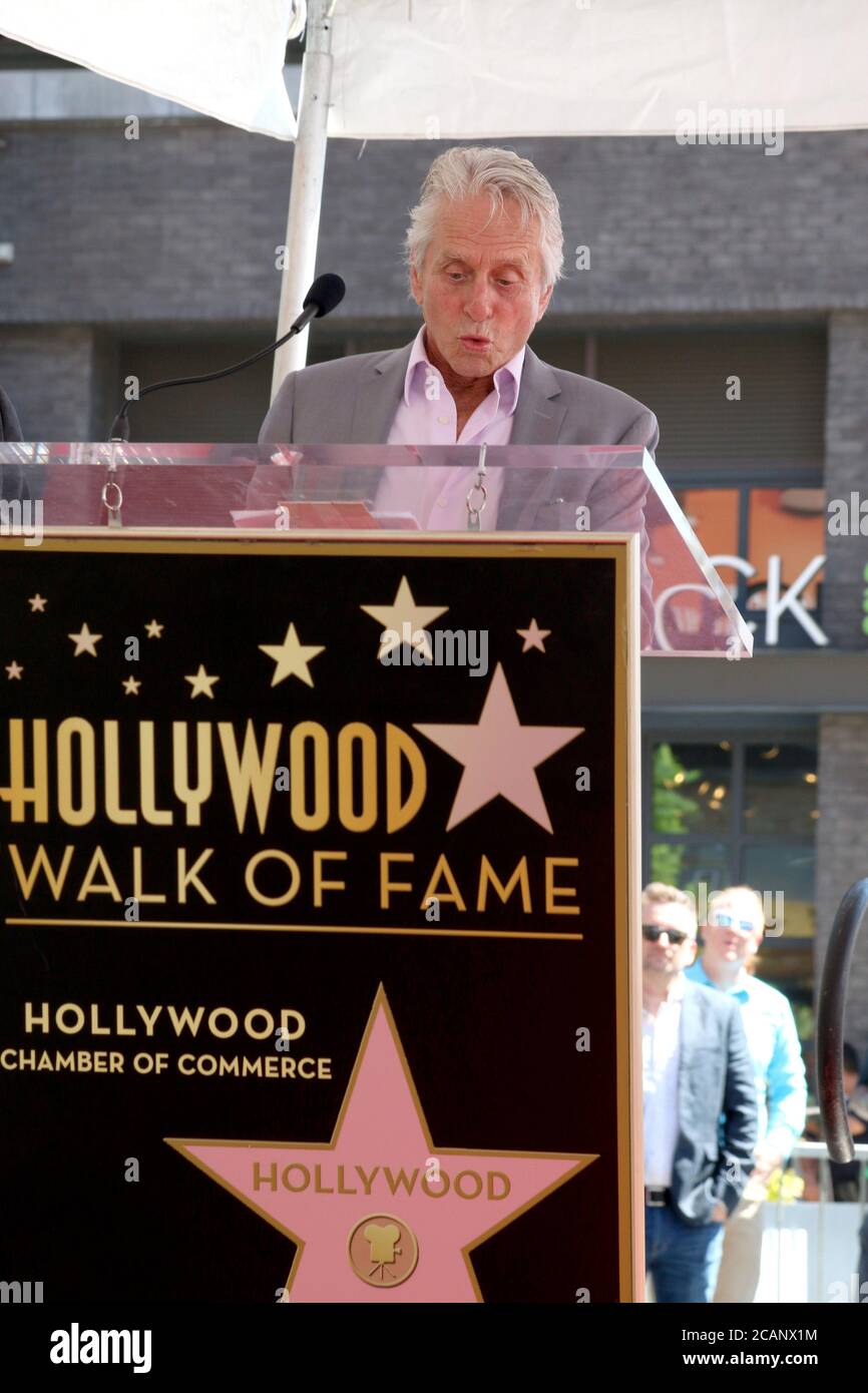 LOS ANGELES - SEP 13 : Michael Douglas à la cérémonie des étoiles Eric McCormack sur le Hollywood Walk of Fame le 13 septembre 2018 à Los Angeles, CA Banque D'Images