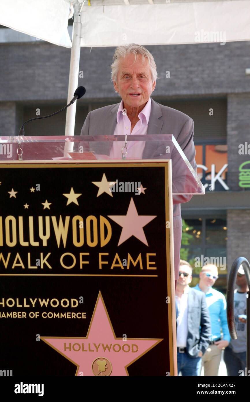 LOS ANGELES - SEP 13 : Michael Douglas à la cérémonie des étoiles Eric McCormack sur le Hollywood Walk of Fame le 13 septembre 2018 à Los Angeles, CA Banque D'Images