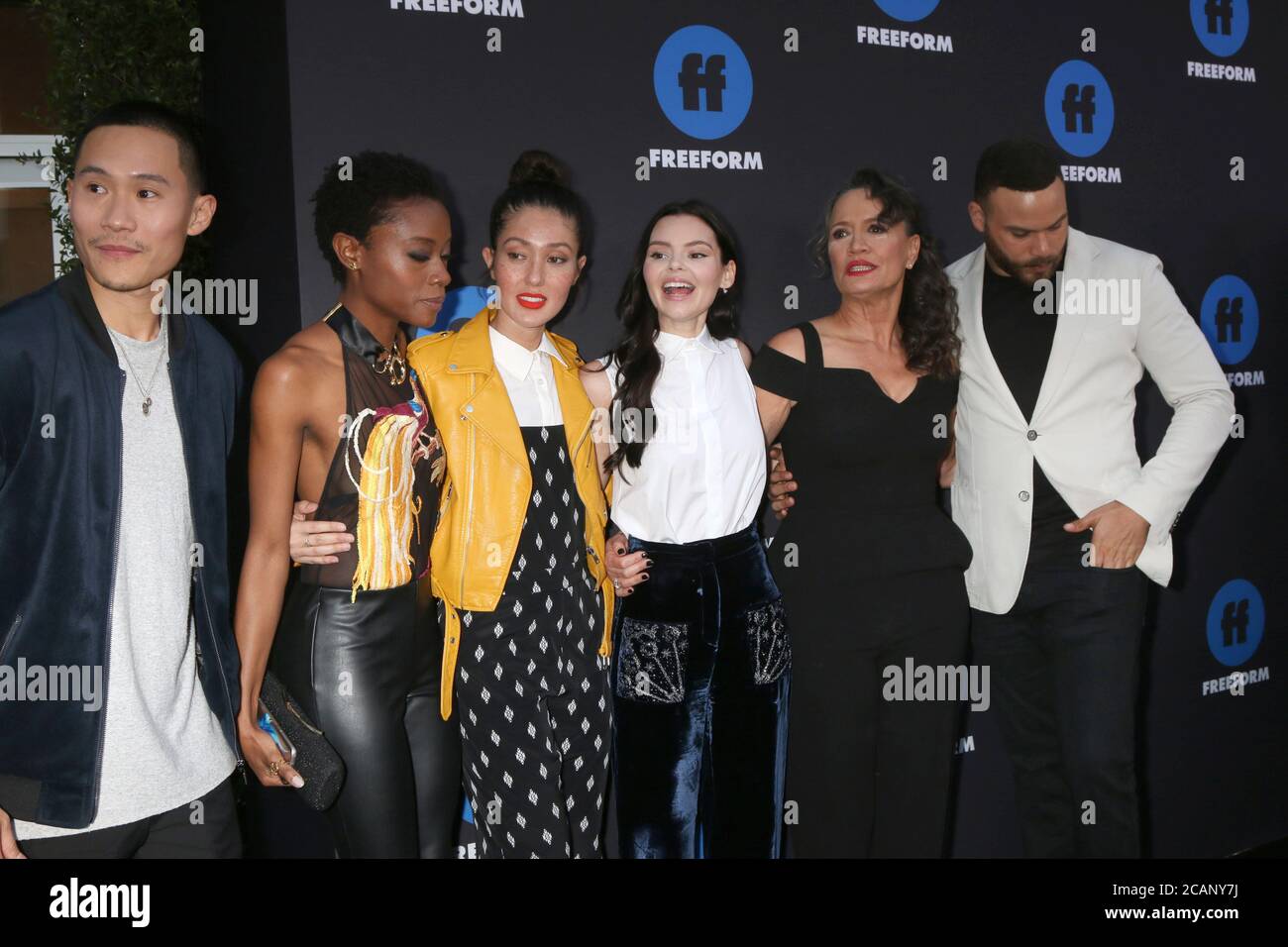 LOS ANGELES - 18 JANVIER : Curtis Lum, Sibongile Mlambo, Aylya Marzolf, Eline Powell, Rena Owen, Ian Verdun au Freeform Summit 2018 à NeueHouse le 18 janvier 2018 à Los Angeles, CA Banque D'Images