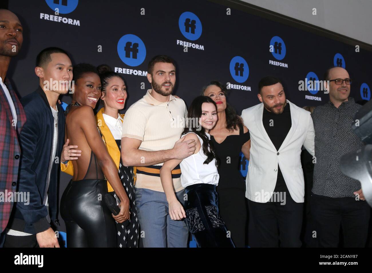 LOS ANGELES - 18 JANVIER : Curtis Lum, Sibongile Mlambo, Aylya Marzolf, Eline Powell, Rena Owen, Ian Verdun au Freeform Summit 2018 à NeueHouse le 18 janvier 2018 à Los Angeles, CA Banque D'Images