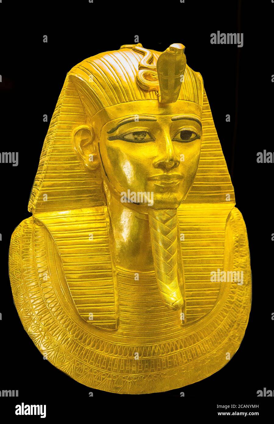 Égypte, le Caire, Musée égyptien, bijoux trouvés dans la nécropole royale de Tannis, enterrement du roi Psusennes I : masque d'or. Banque D'Images