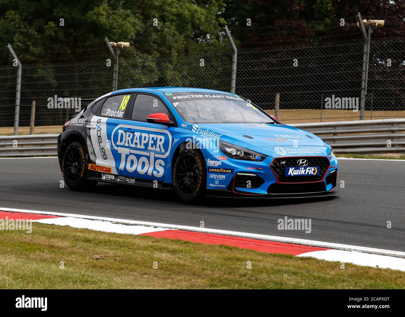 8 août 2020 ; Brands Hatch circuit, West Kingsdown, Kent, Angleterre ; Kwik Fit British Touring car Championship, journée de qualification ; Senna Proctor dans son Excelr8 Motorsport Hyundai i30N pendant la pratique Banque D'Images