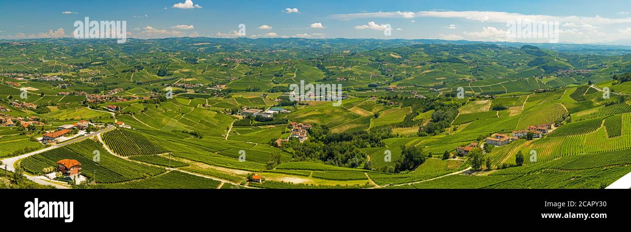 Vue de la Morra sur la cave de Barolo en Italie Banque D'Images