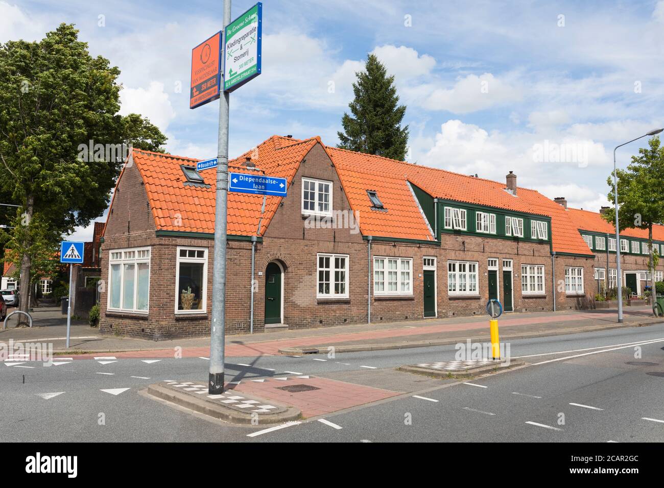 Le logement social pour la classe ouvrière a été développé par l'architecte Willem Marinus Dudok au début du XXe siècle à Hilversum, pays-Bas Banque D'Images