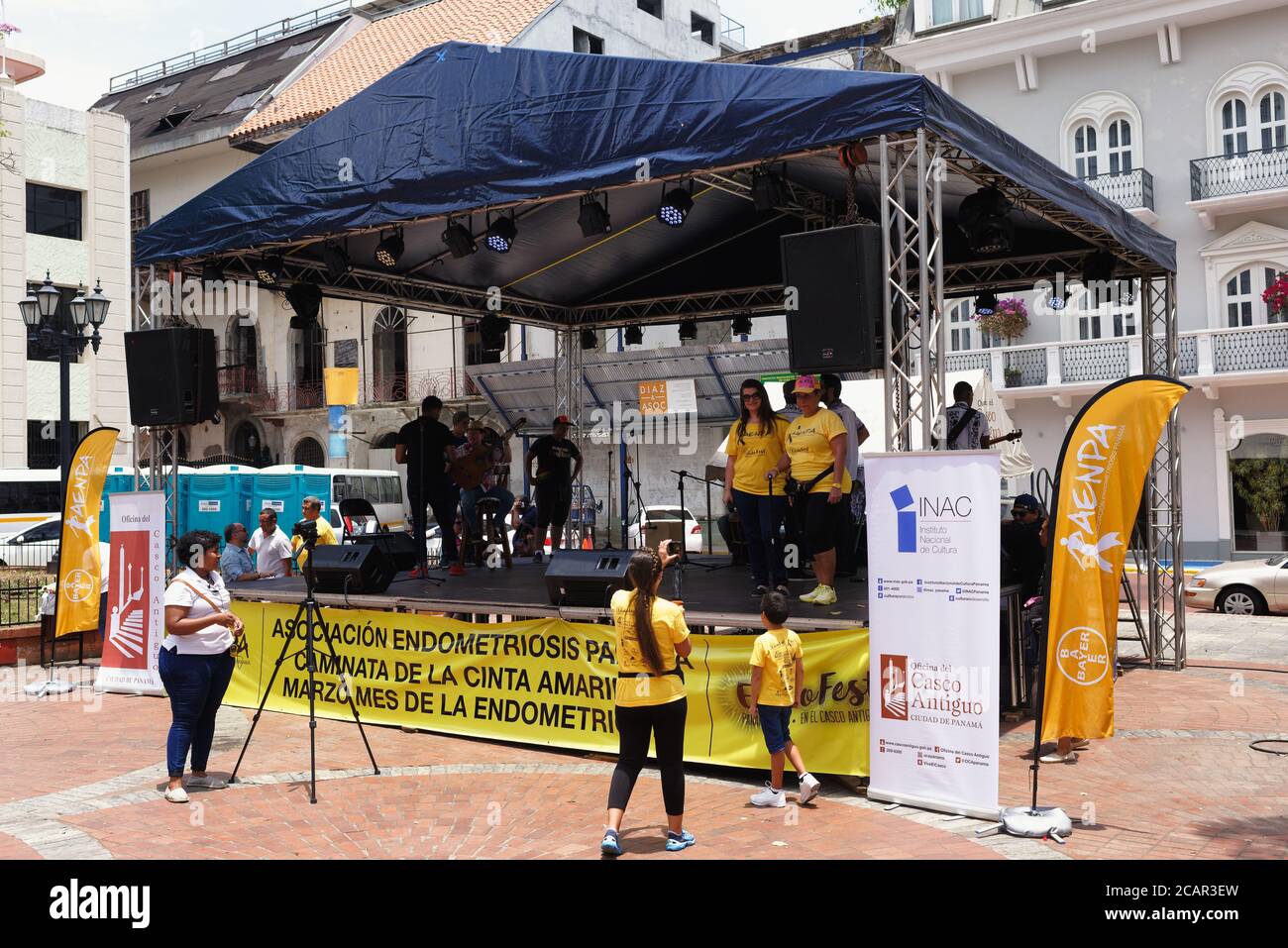 Ruban jaune, prévention du suicide chez les jeunes, rassemblement à Independence Plaza, Panama City, Panama, Amérique centrale Banque D'Images