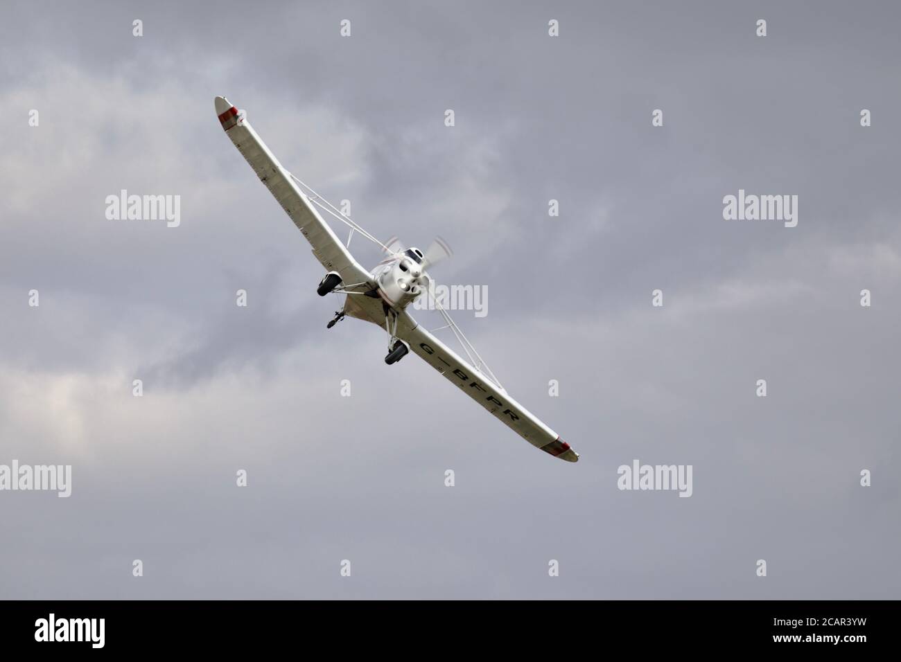 Piper PA-25-235 Pawnee (G-BFPR) en représentation au salon Shuttleworth Drive-In Airshow on Le dimanche 2 août 2020 Banque D'Images