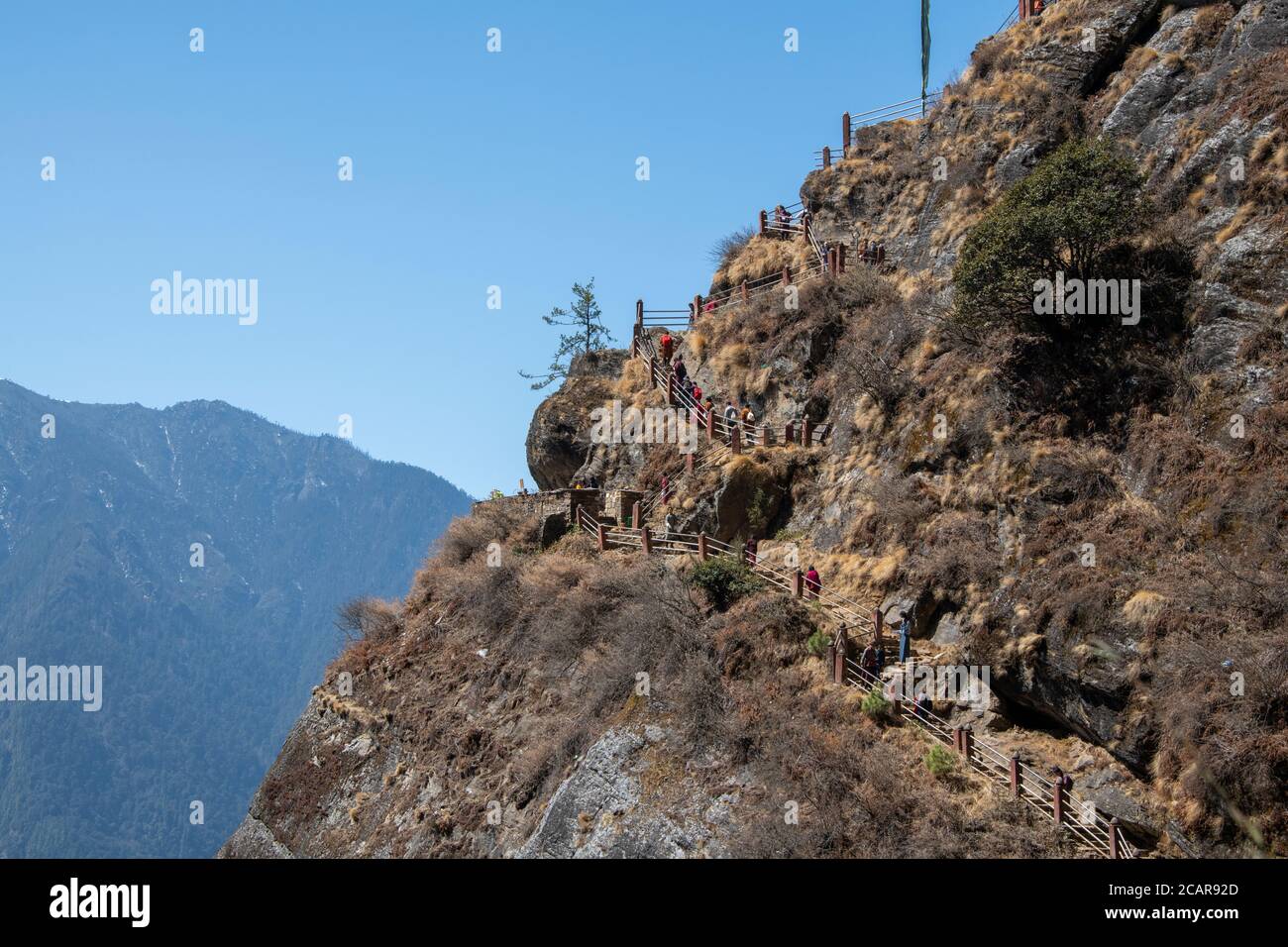 Bhoutan, Paro. Taktshang Goemba ou le monastère Tiger’s Nest, l’un des sites religieux les plus sacrés du Bhoutan. Sentier de randonnée de haute altitude. Banque D'Images