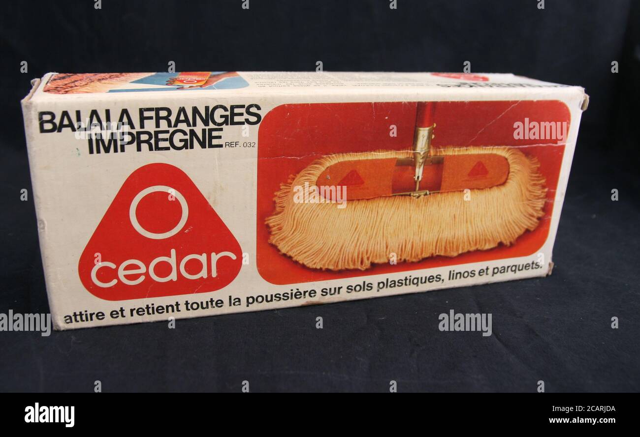 Boite de balai a franges O Cedar vers 1970 Photo Stock - Alamy