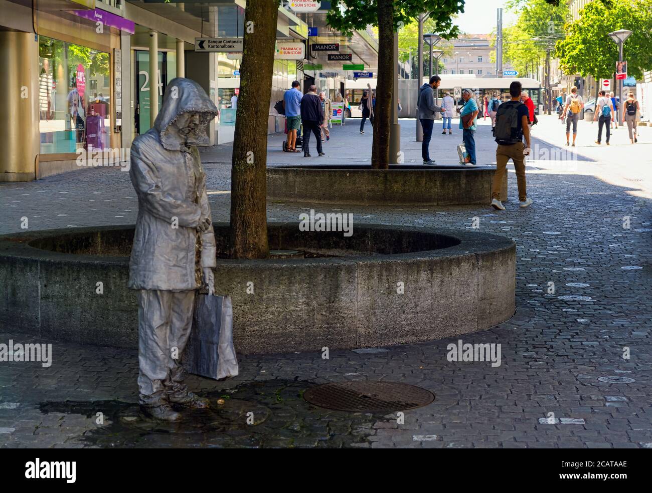 Fribourg (Fribourg), Suisse - 3 septembre 2019 : une vue sur la fontaine de la Cleurs. Banque D'Images