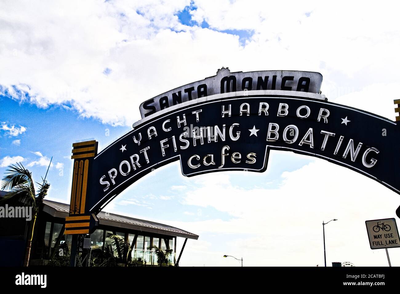 Los Angeles,CA/USA - 29 octobre 2015 : arc de bienvenue à Santa Monica, Californie. La ville dispose de 3.5 kilomètres de plages. Banque D'Images