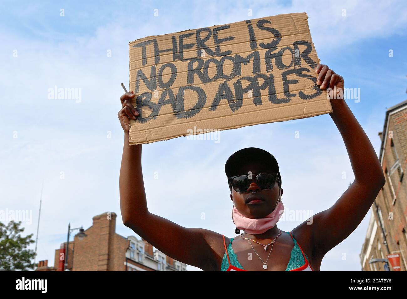 Tottenham - Londres (Royaume-Uni), août 8 2020: Une coalition de groupes activistes rassemblement en dehors du poste de police de Tottenham racisme et violence de la police. Banque D'Images