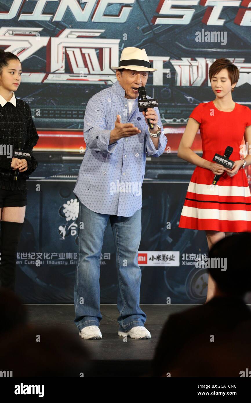 De gauche à droite : Nana Ouyang, Jackie Chan et Erica Xia-Hou à la conférence de presse de Bleeding Steel à l'Opéra de Sydney Banque D'Images