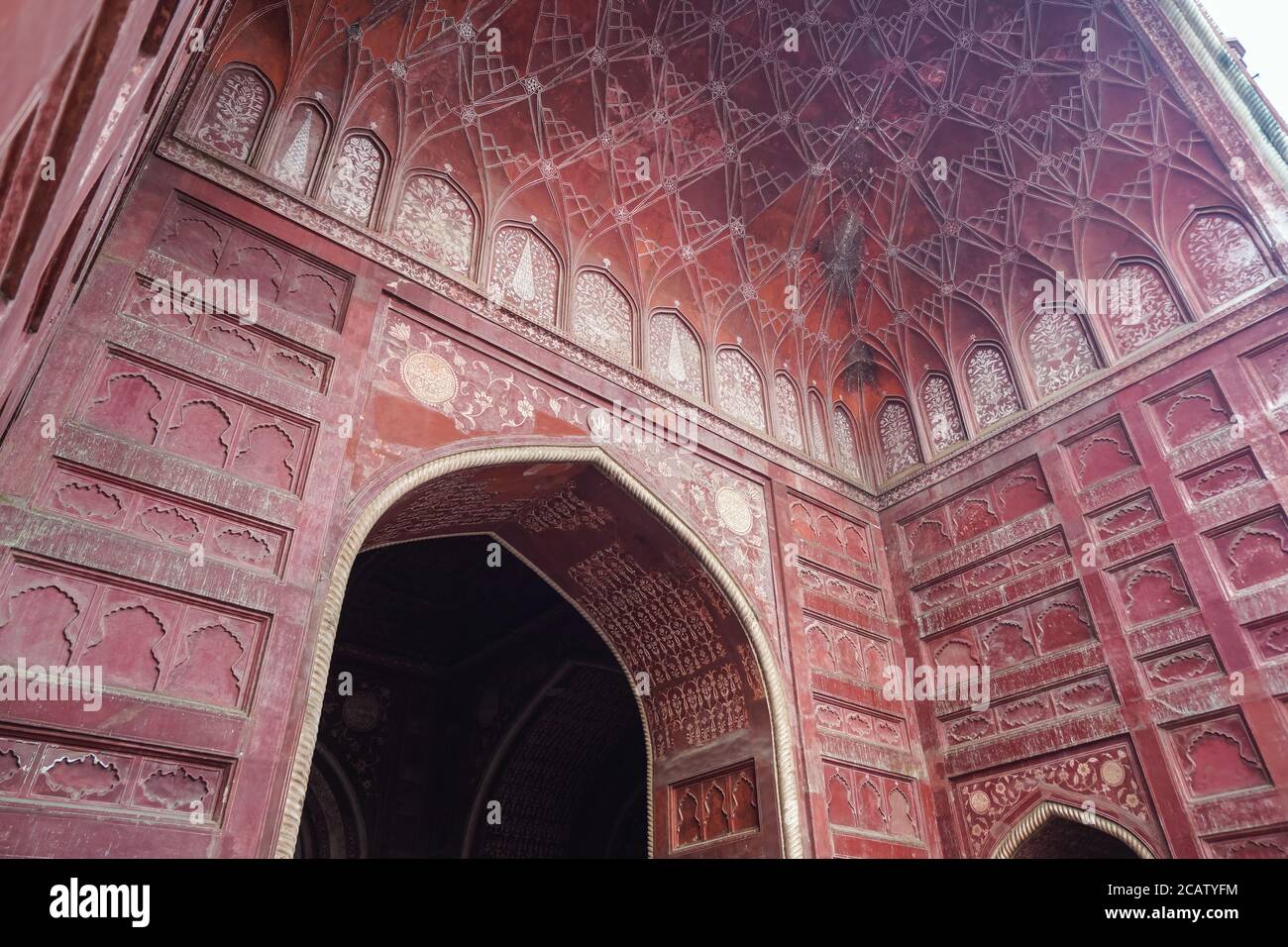 Taj Mahal, Agra / Inde - 23 février 2020 : détail de la façade de la mosquée Kau Ban Banque D'Images