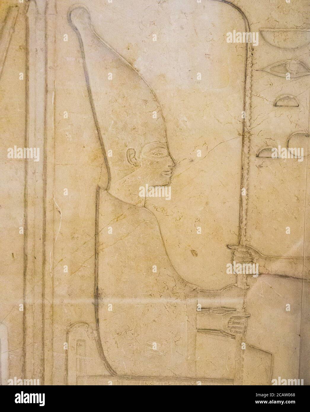 Égypte, le Caire, Musée égyptien, porte pour la fête du héb ésé de Sesostris III, détail du linteau : le roi dans son kiosque de Sesed. Banque D'Images