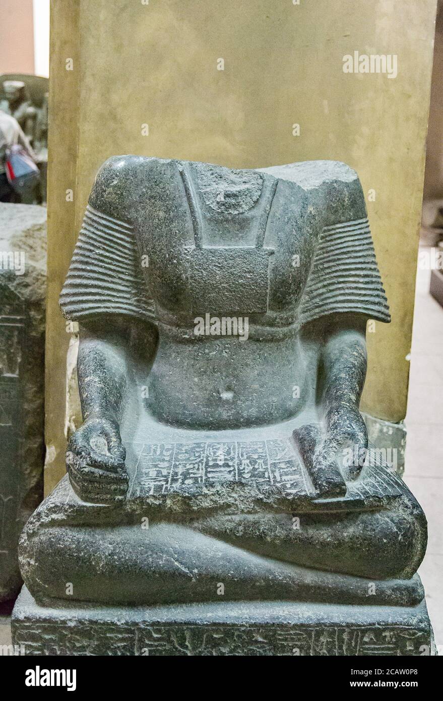 Égypte, le Caire, Musée égyptien, statue d'Hérihor comme scribe, de la cachette de Karnak. Banque D'Images