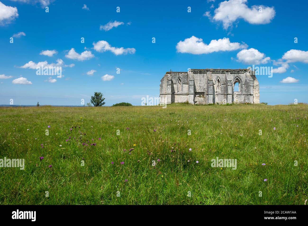 Ruines de la Chapelle Saint-Louis, à proximité de la ville française De Guémy Banque D'Images