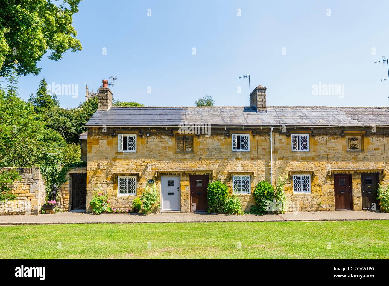 Une rangée pittoresque de charmants cotswold Stone en bord de route à Chipping Campden, une petite ville de marché dans les Cotswolds à Gloucestershire Banque D'Images