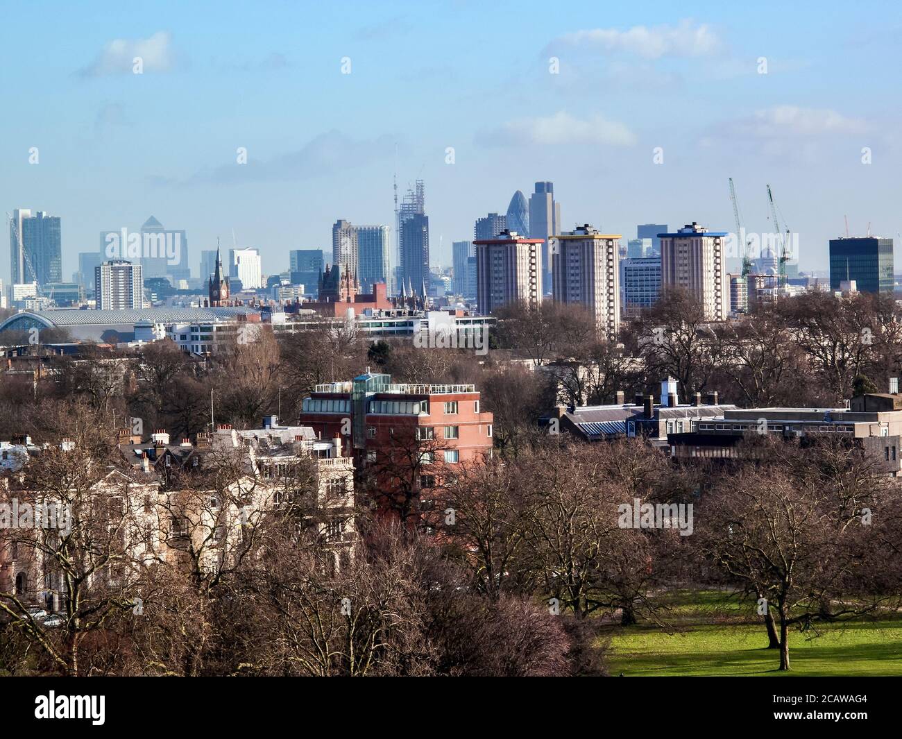 Londres, Royaume-Uni, 17 janvier 2010 : vue de Primrose Hill Regents Park de l'architecture et du quartier financier qui est une destination de voyage populaire t Banque D'Images