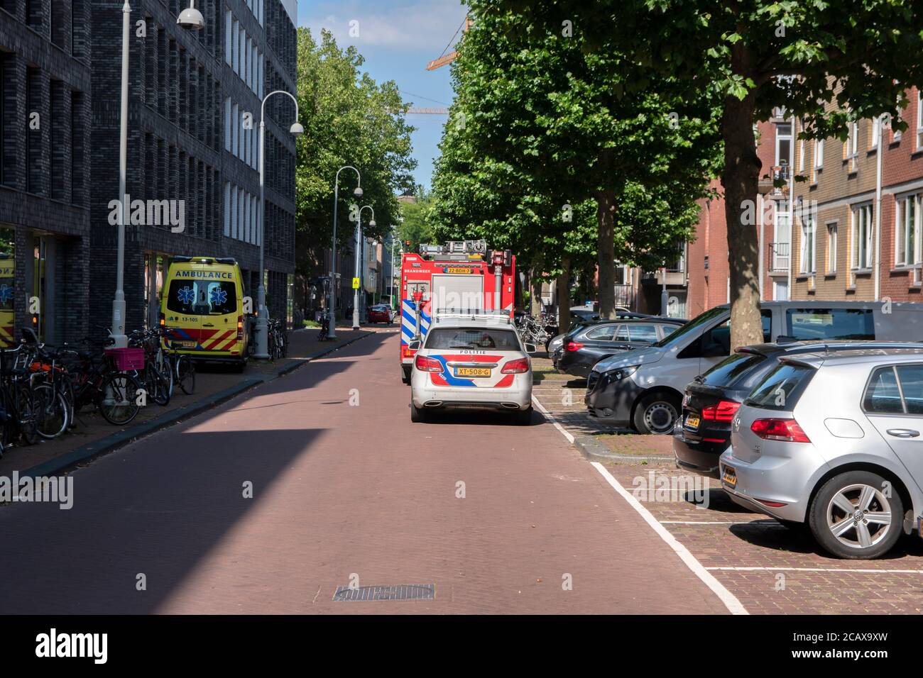 Police, ambulance et pompiers au travail à Amsterdam Pays-Bas 13-7-2020 Banque D'Images