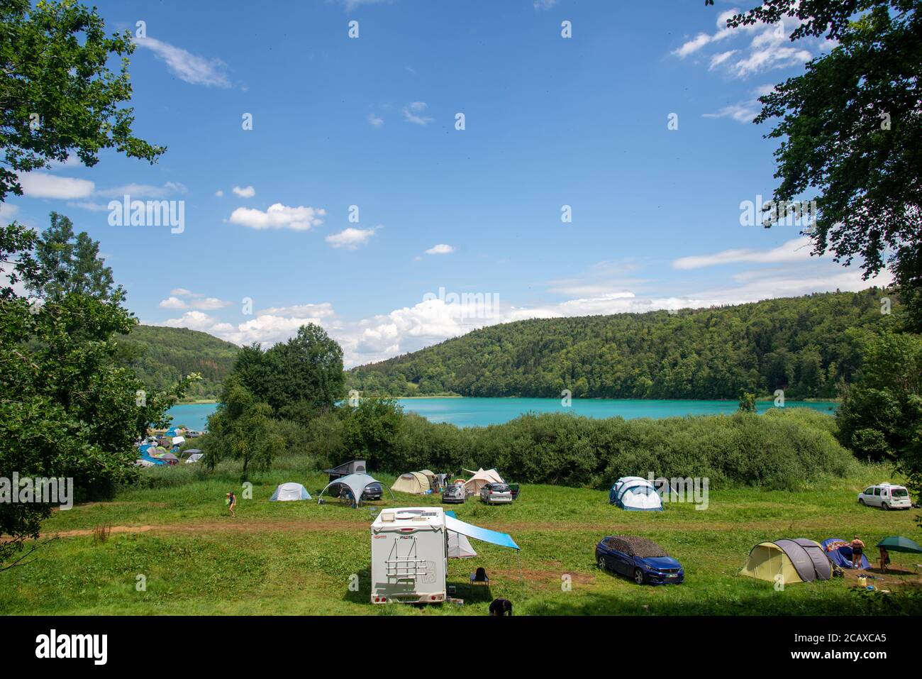Camping Lac de Narlay dans le Jura, France Photo Stock - Alamy
