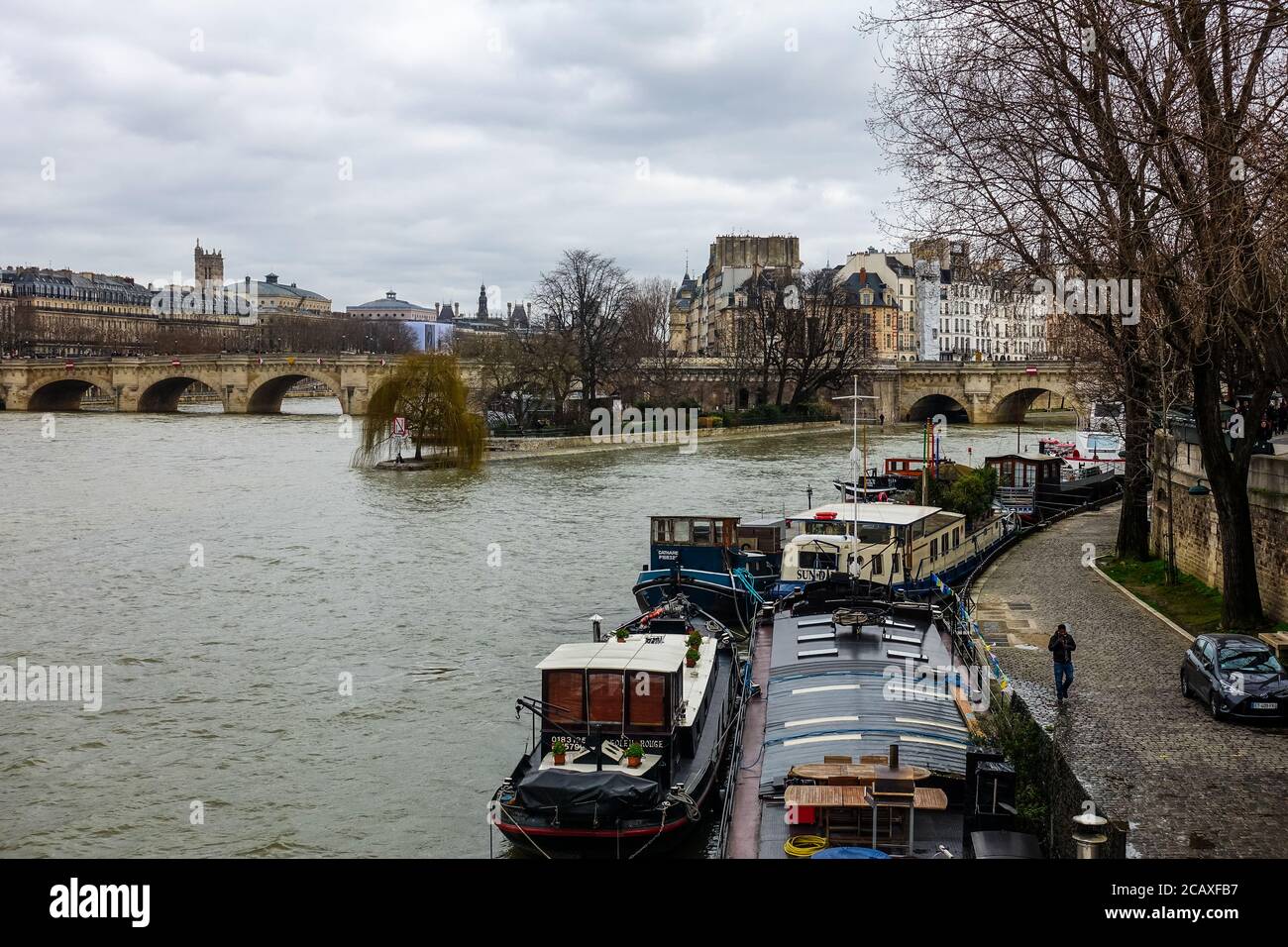 Impressions d'un voyage à Paris en hiver 2020 - Bateaux de tourisme Banque D'Images