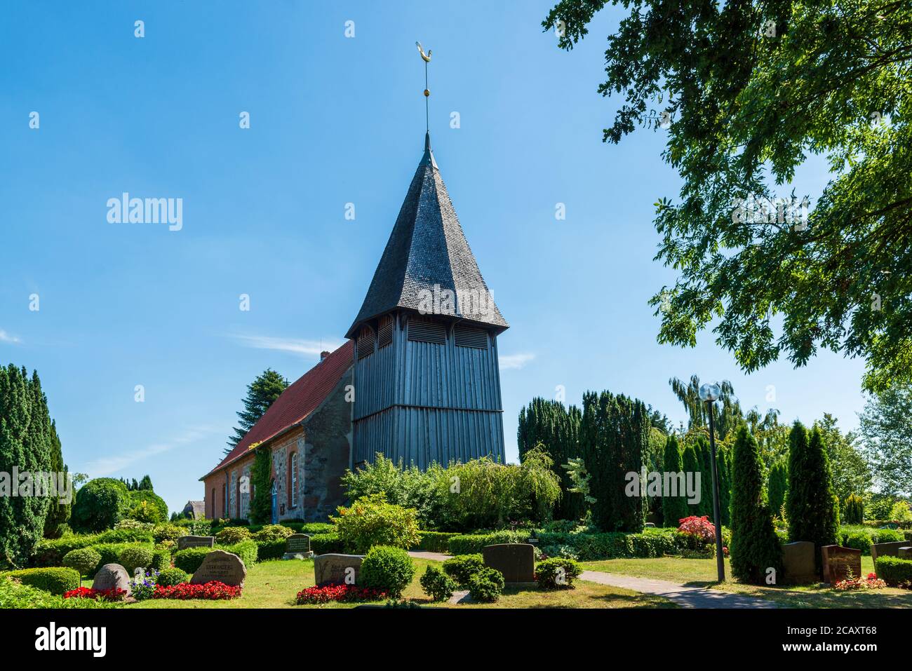 Romanische Kirche Peter & Paul aus dem 13. Jahrhundert dans Sehestedt Schleswig-Holstein am Nord-Ostsee-Kanal Banque D'Images