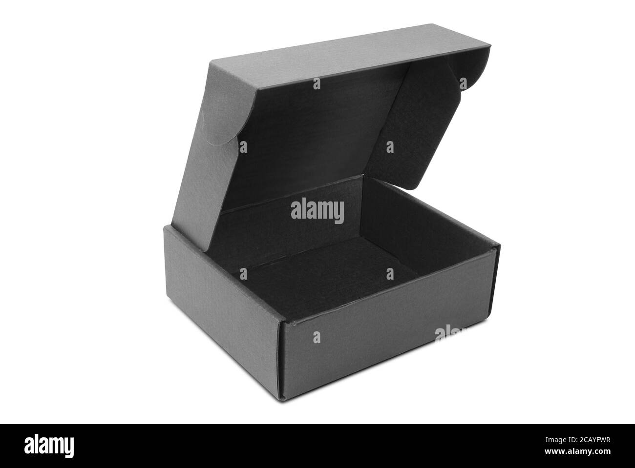 boîte de carton simple en gros plan ouverte vide isolée sur fond blanc, boîte de carton noire pour la livraison des colis. Avec masque Banque D'Images