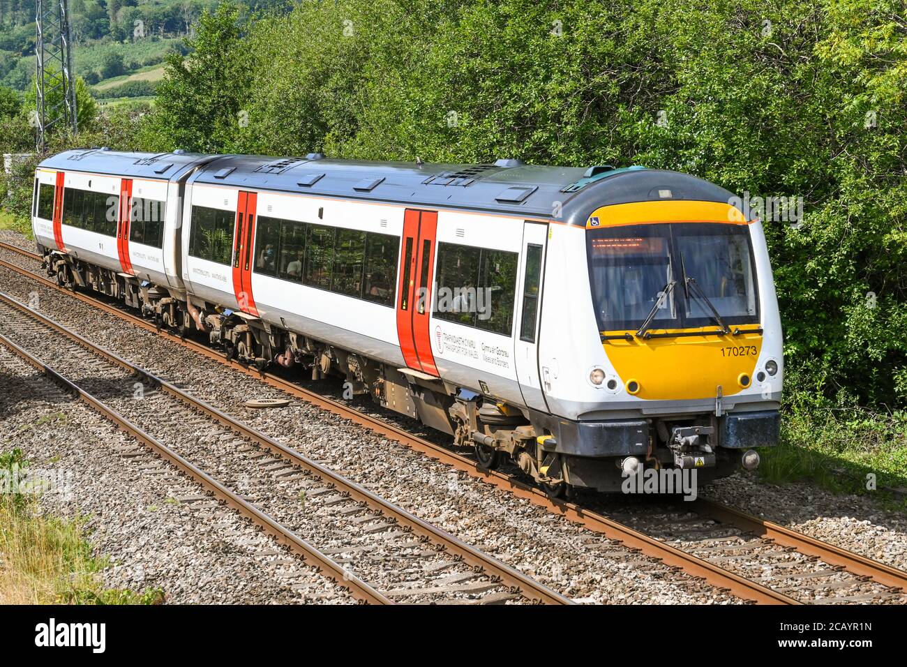 Pontycun, pays de Galles - août 2020 : train de banlieue diesel exploité par transport pour le pays de Galles à l'approche de Cardiff. Banque D'Images