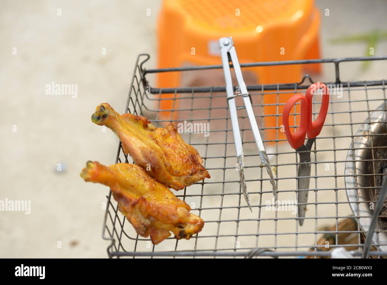 Portrait de poulet grillé fraîchement cuit à l'extérieur Banque D'Images
