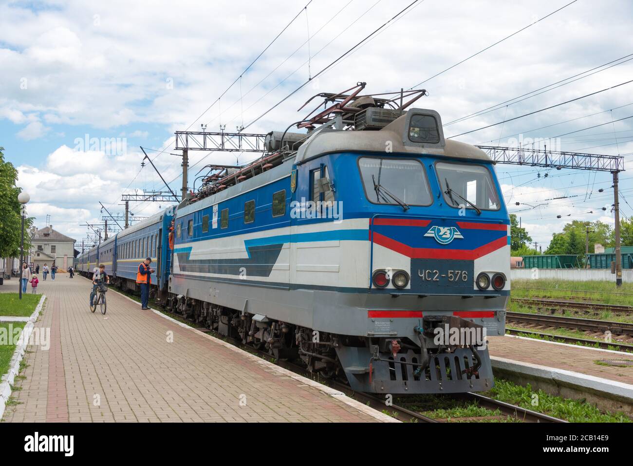 Drohobych, Ukraine - locomotive électrique à la gare de Drohobych à Drohobych, Ukraine. Banque D'Images