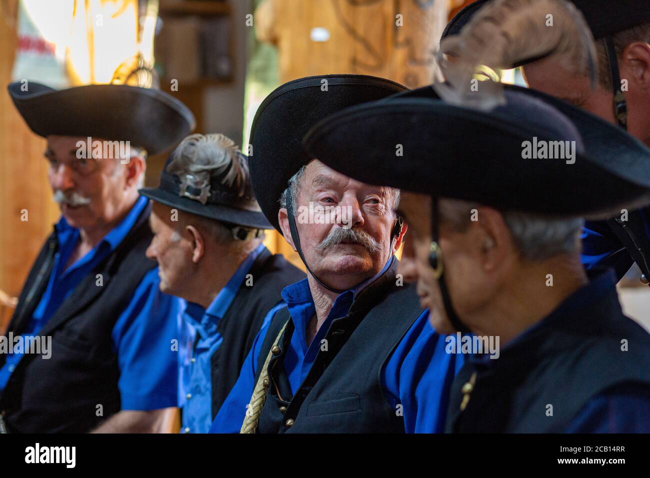 Traditionnel bergers hongrois sur une convention de bergers dans la région de Hortobagy, en Hongrie rurale Banque D'Images