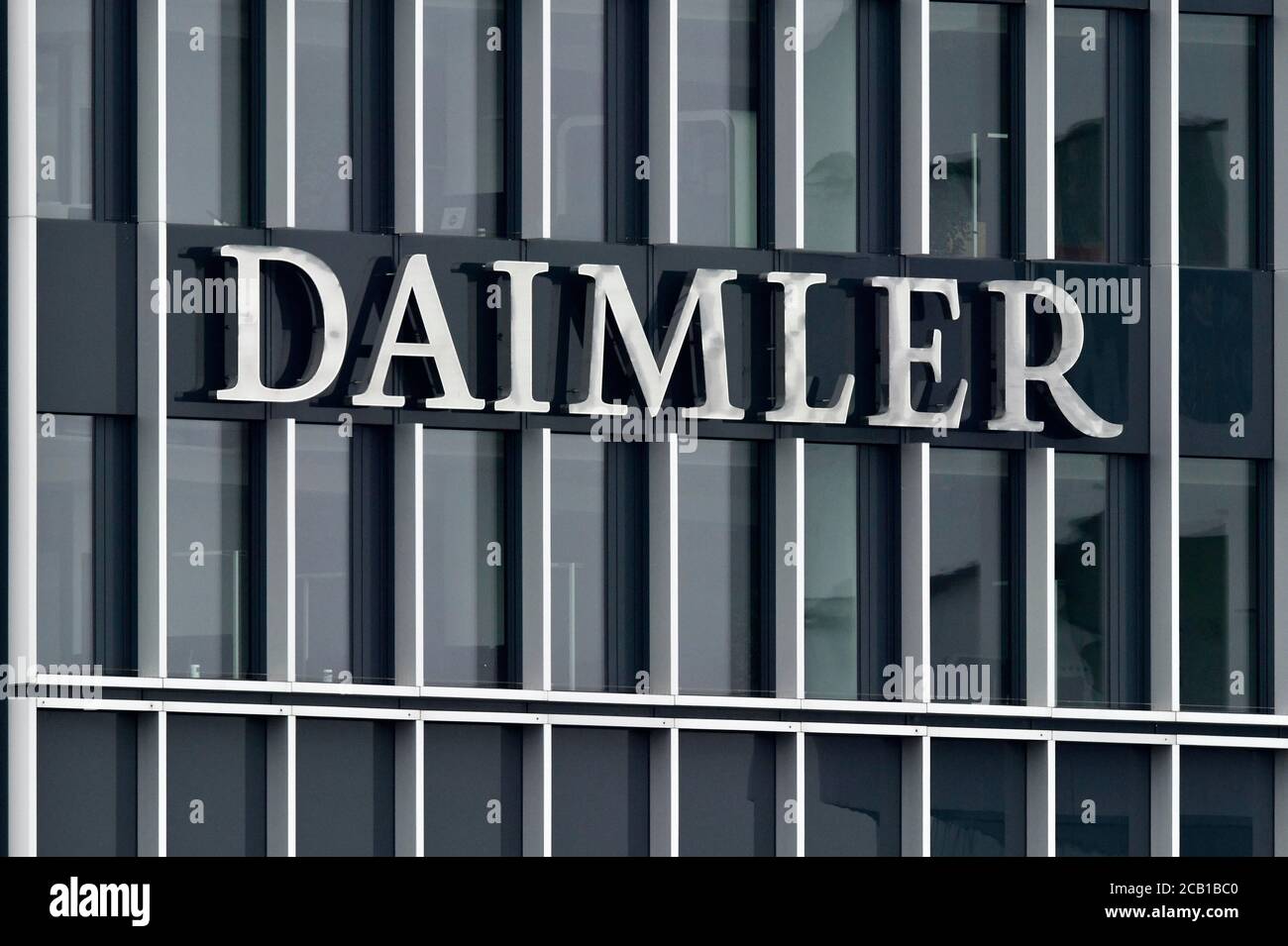 Lettering Daimler, Mercedes-Benz, Siège du Groupe, Stuttgart-Untertuerkheim, Bade-Wurtemberg, Allemagne Banque D'Images
