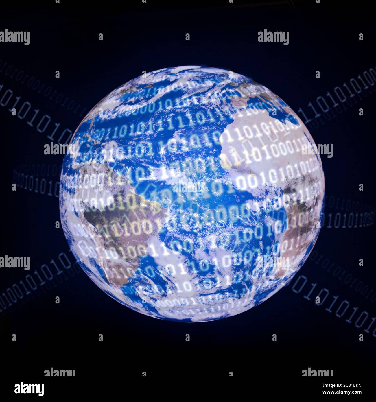 Photomontage, Terre dans l'espace avec les chiffres zéro et un, photo symbolique pour entrer dans l'ère numérique, Allemagne Banque D'Images