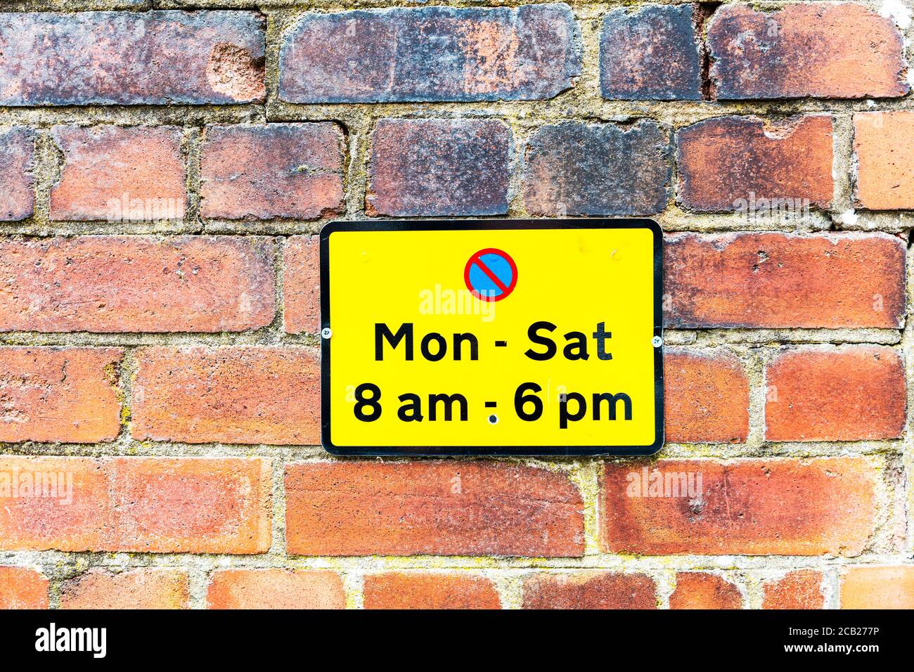 Pas de panneau de stationnement, restrictions de stationnement, heures de stationnement, heures de stationnement, stationnement de voiture, restriction, heures, Lincoln City, Lincolnshire, Royaume-Uni, Angleterre Banque D'Images