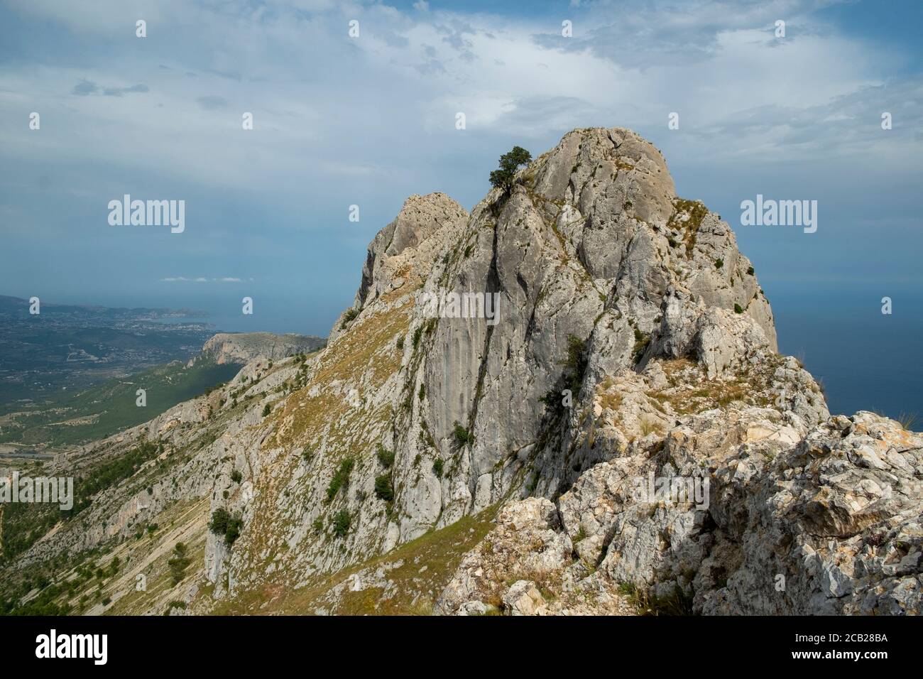 Bernia Mountain Ridge une des montagnes les plus alpines de la province d'Alicante (1,128 msn), province d'Alicante, Costa Blanca, Espagne Banque D'Images
