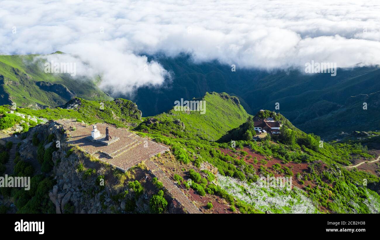 Vue aérienne du plus haut sommet de l'île de Madère, Pico Ruivo. Banque D'Images