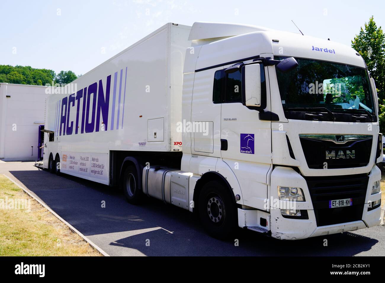 Bordeaux , Aquitaine / France - 08 04 2020 : logo action sur livraison camion fret pour la chaîne de magasins à prix réduit néerlandaise boutique à bas budget Banque D'Images Bordeaux , Aquitaine / France - 08 04 2020 : logo action sur livraison camion fret pour la chaîne de magasins à prix réduit néerlandaise boutique à bas budget Banque D'Images
