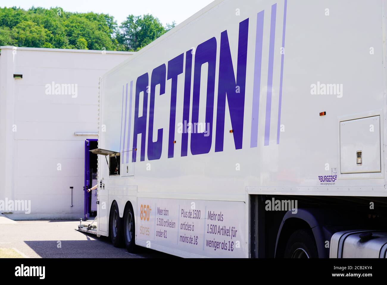 Bordeaux , Aquitaine / France - 08 04 2020 : logo action signe sur livraison remorque camion de la superboutique hollandaise discount store low budget shop Banque D'Images Bordeaux , Aquitaine / France - 08 04 2020 : logo action signe sur livraison remorque camion de la superboutique hollandaise discount store low budget shop Banque D'Images