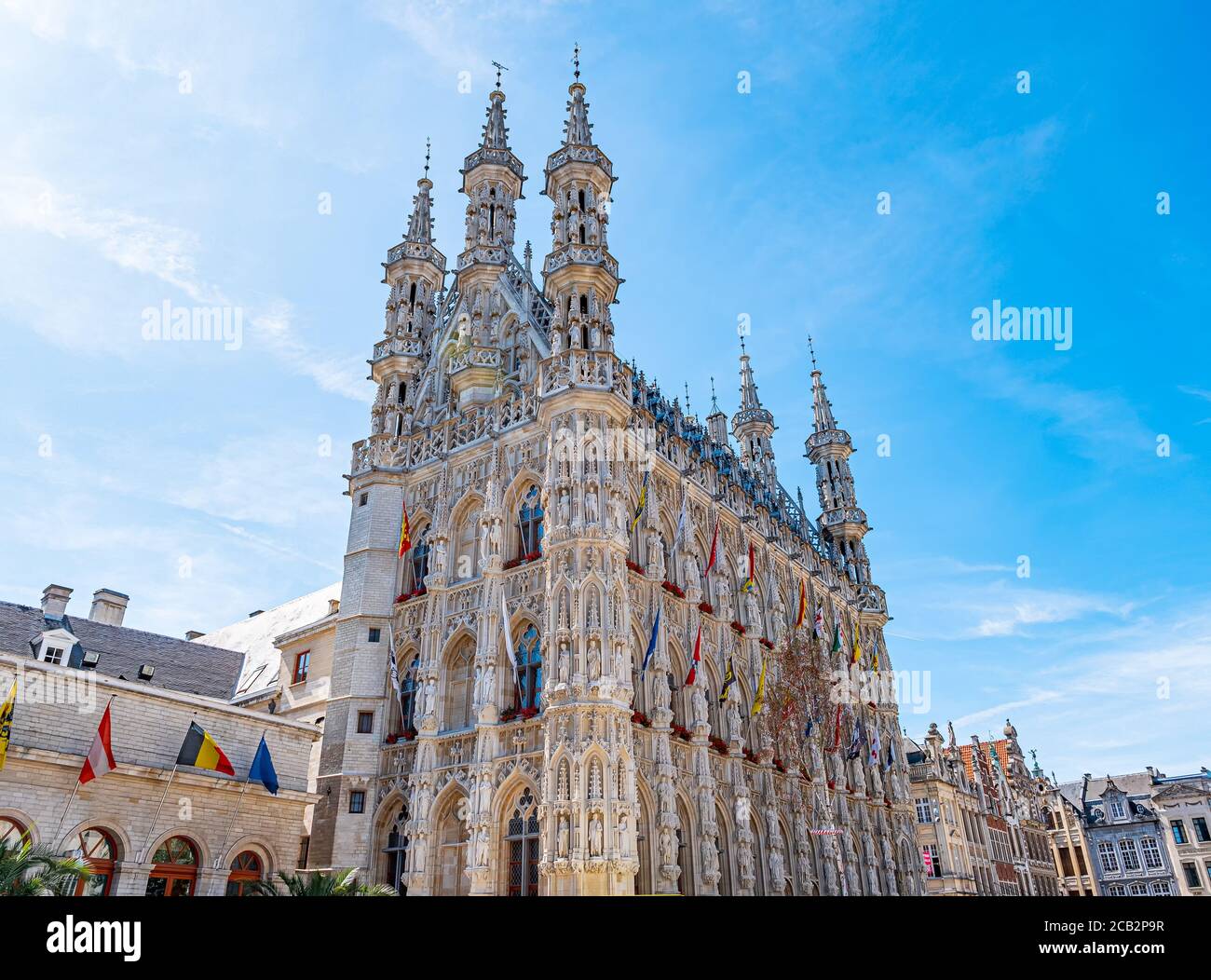 Paysage urbain de Louvain, Belgique avec cityhall et de beaux bâtiments historiques dans la vieille ville. Banque D'Images