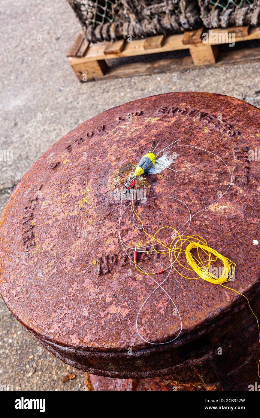Ligne de pêche et de bollard amarrant. Banque D'Images