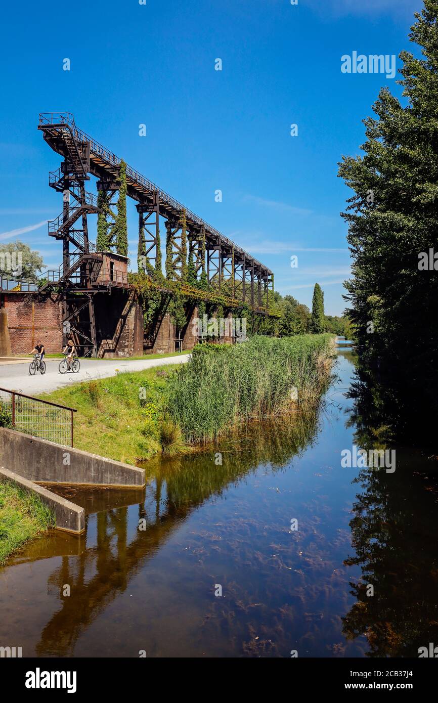 Duisburg, région de la Ruhr, Rhénanie-du-Nord-Westphalie, Allemagne - Landschaftspark Duisburg-Nord, un parc paysager d'environ 180 hectares autour d'un fer et désutilisé Banque D'Images