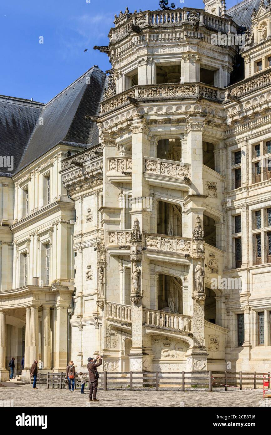 France, Loir et cher, Vallée de la Loire classée au patrimoine mondial de l'UNESCO, Blois, Château de Blois, château royal, escalier en colimaçon // France, Loir-et- Banque D'Images