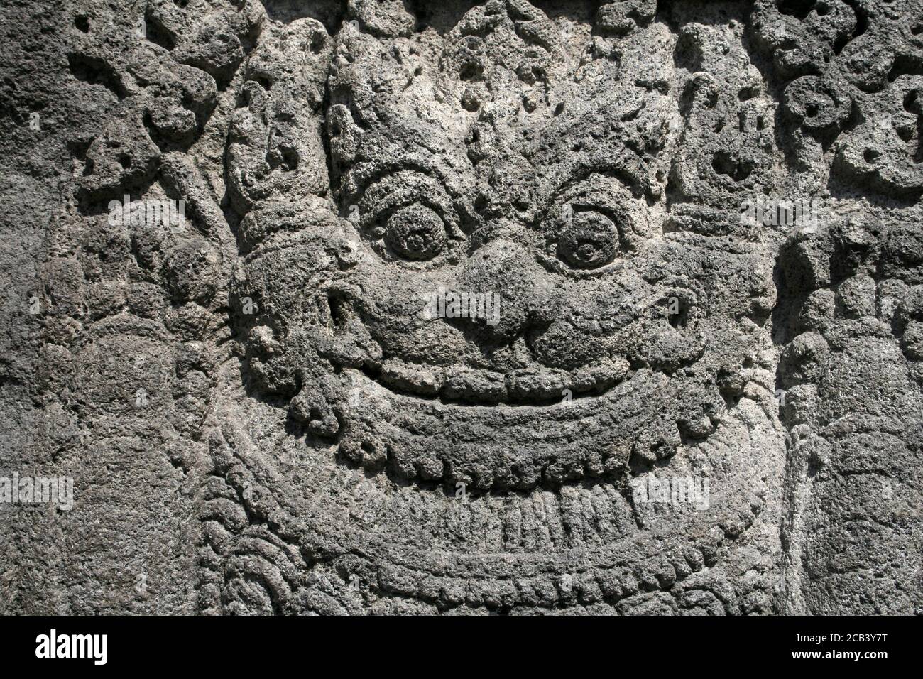 Pierre sculptée démon / Dieu au temple de Prambanan, Indonésie Banque D'Images