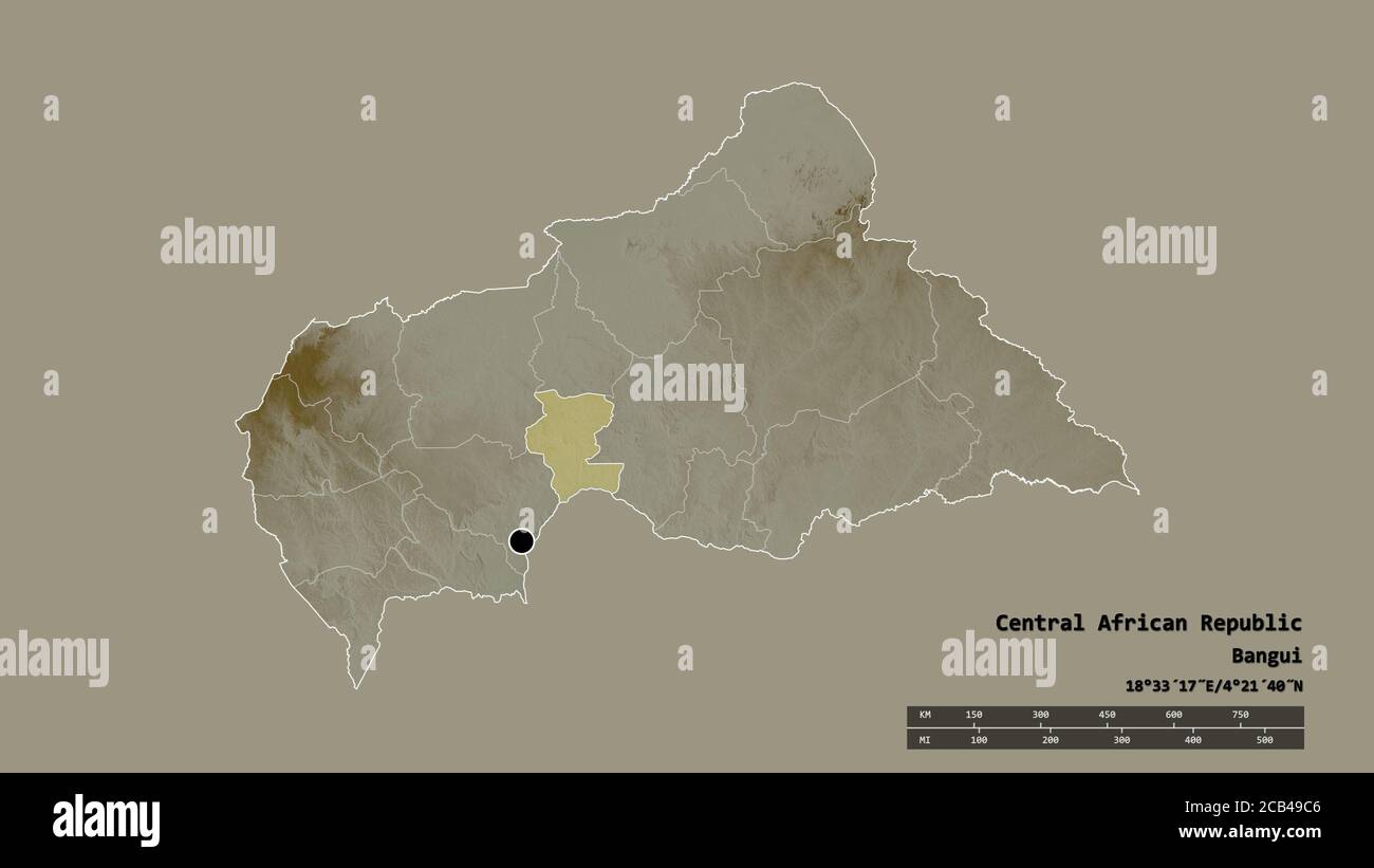 Forme désaturée de la République centrafricaine avec sa capitale, sa principale division régionale et la région séparée de Kémo. Étiquettes. Carte topographique de relief. 3D Banque D'Images