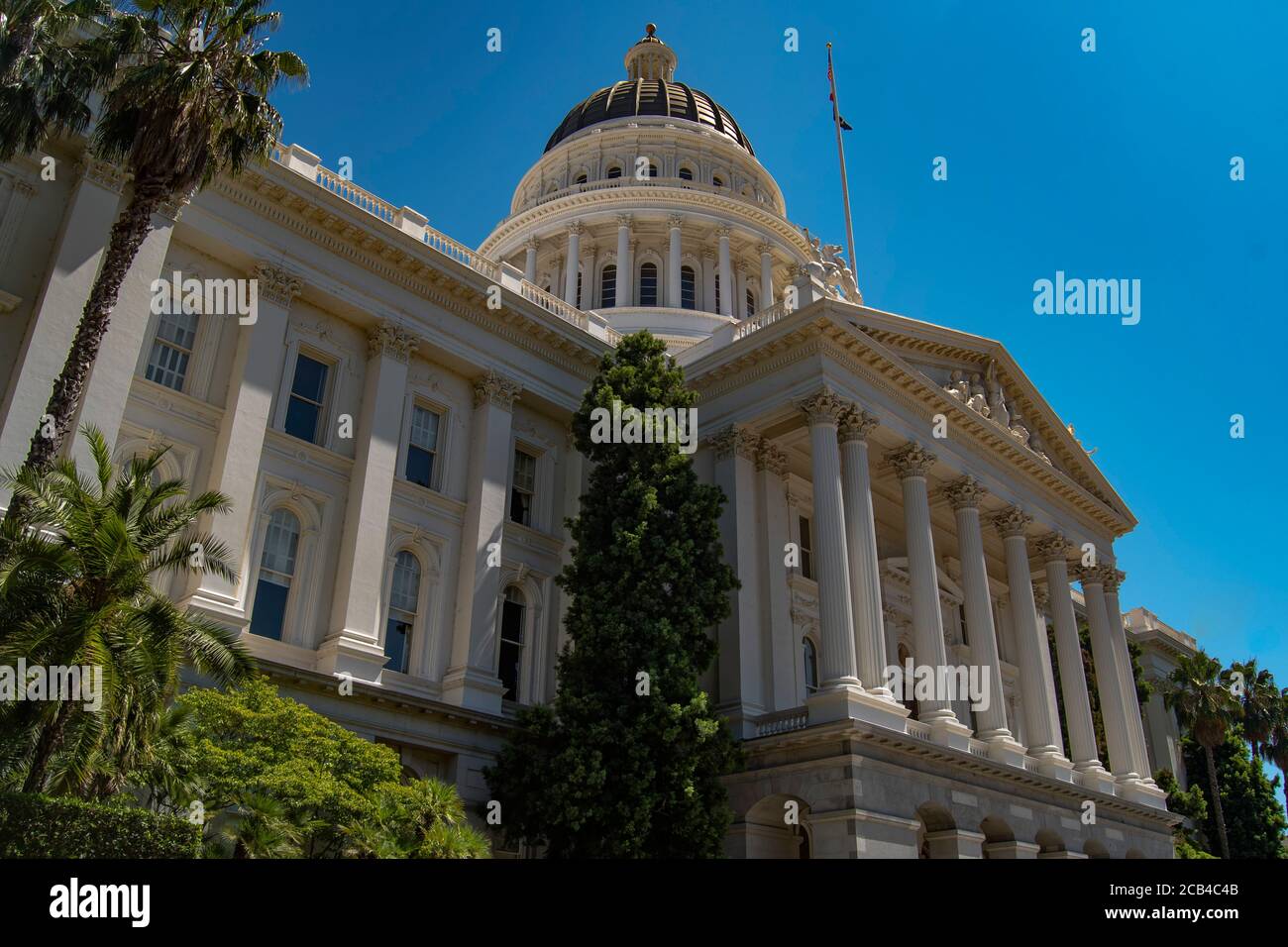Bâtiment du Capitole de l'État de Californie avec ciel dégagé. Banque D'Images