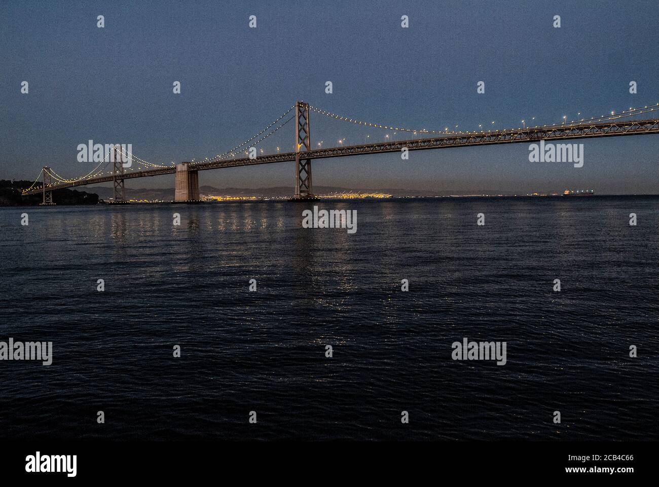 Vue sur le Bay Bridge, qui relie San Francisco à Oakland. Banque D'Images