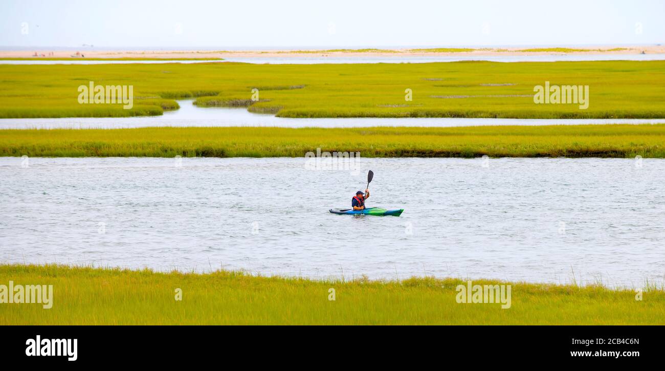 Kayak sur un marais salé dans le Cape Cod National Seashore, États-Unis Banque D'Images