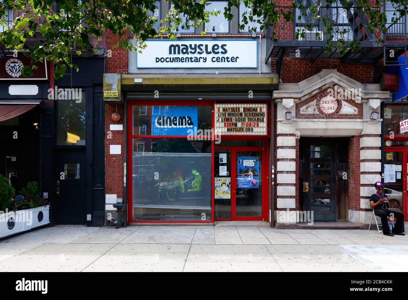 Maysles Documentary Centre, 343 Malcolm X Blvd, New York, NY. Façade extérieure d'une organisation de théâtre et d'arts dans le quartier de Harlem. Banque D'Images